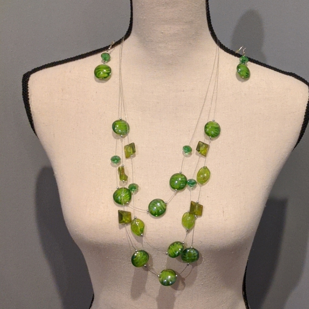 Charming Charlie | Green Stone and Wire Necklace